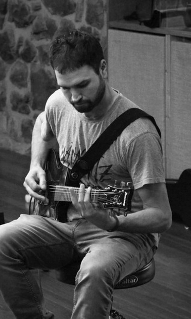 Mobile Ernia1 ezgif.com crop