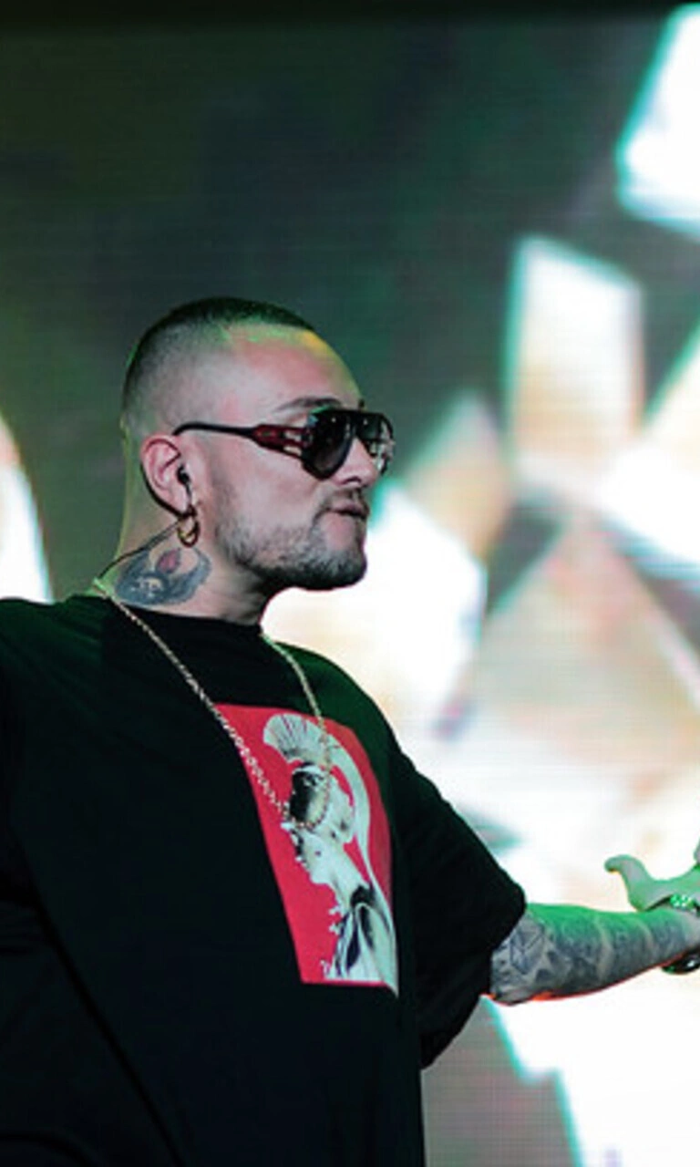 Mobile GuPequeno2 ezgif.com crop